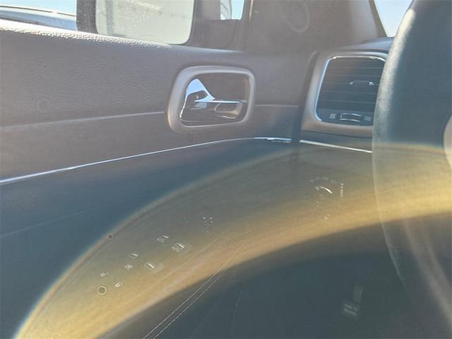 Photo of 2017 Granite Crystal Clearcoat Metallic Jeep Grand Cherokee