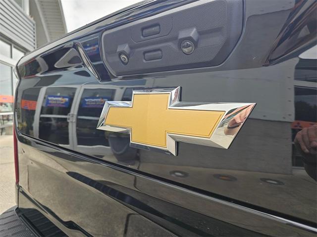Photo of 2022 Black Chevrolet Silverado 2500