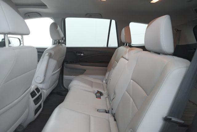 Photo of 2018 Steel Sapphire Metallic Honda Pilot