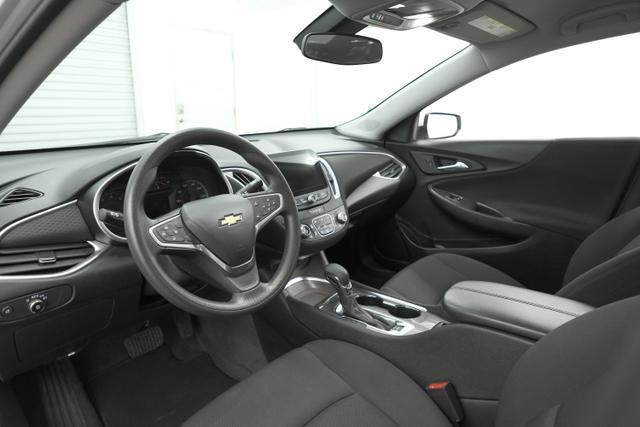 Photo of 2022 Silver Ice Metallic Chevrolet Malibu