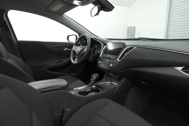 Photo of 2022 Silver Ice Metallic Chevrolet Malibu