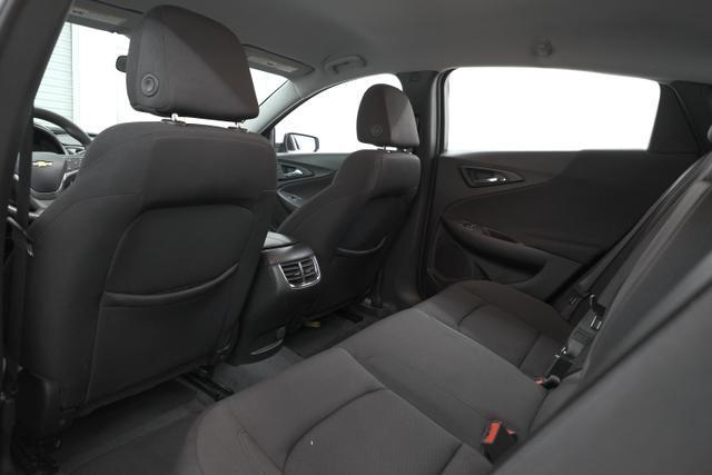 Photo of 2022 Silver Ice Metallic Chevrolet Malibu