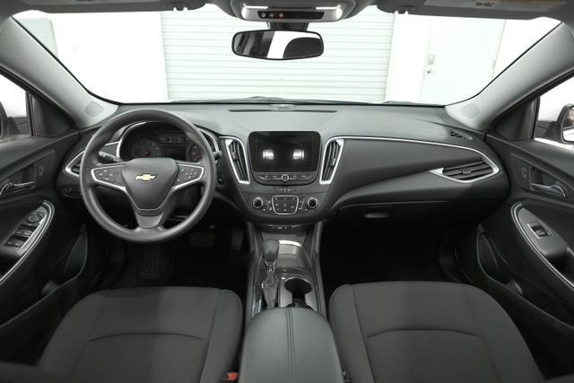 Photo of 2022 Silver Ice Metallic Chevrolet Malibu