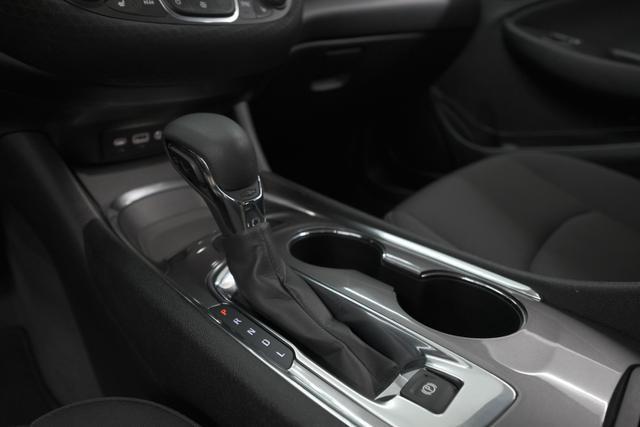 Photo of 2022 Silver Ice Metallic Chevrolet Malibu