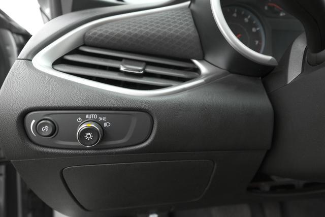Photo of 2022 Silver Ice Metallic Chevrolet Malibu