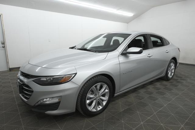 Photo of 2022 Silver Ice Metallic Chevrolet Malibu