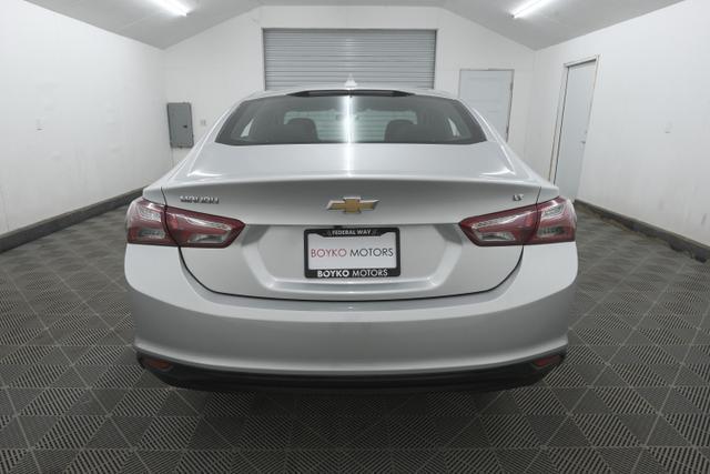 Photo of 2022 Silver Ice Metallic Chevrolet Malibu