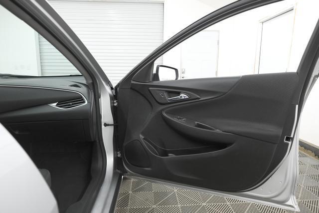 Photo of 2022 Silver Ice Metallic Chevrolet Malibu