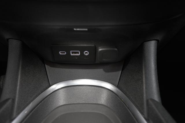 Photo of 2022 Silver Ice Metallic Chevrolet Malibu