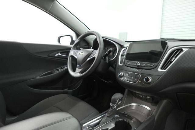 Photo of 2022 Silver Ice Metallic Chevrolet Malibu