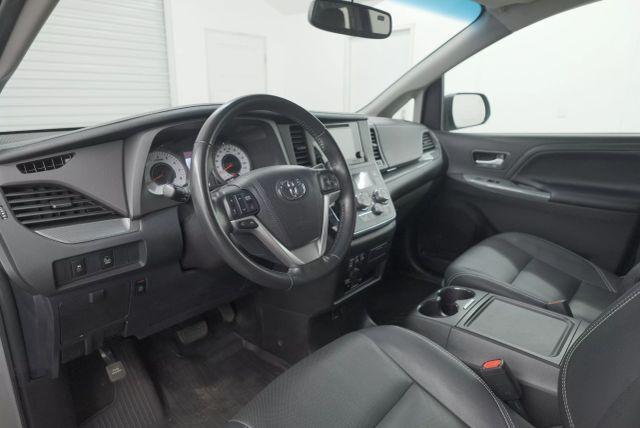 Photo of 2017 Predawn Gray Mica Toyota Sienna