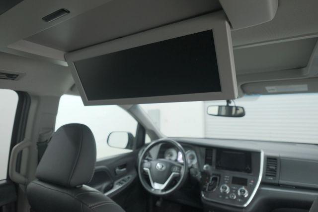 Photo of 2017 Predawn Gray Mica Toyota Sienna