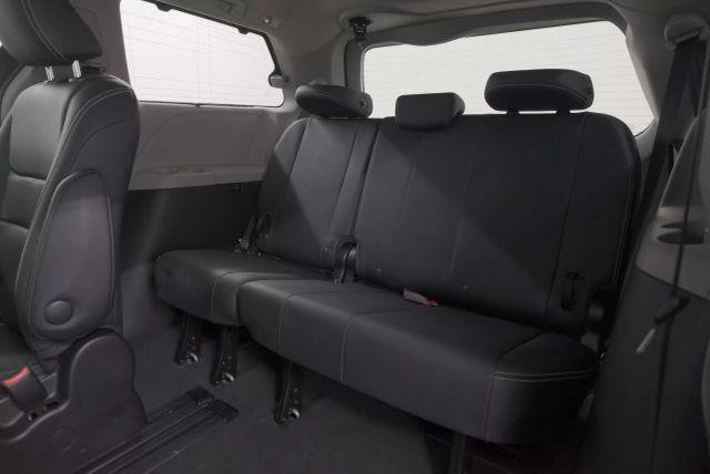 Photo of 2017 Predawn Gray Mica Toyota Sienna