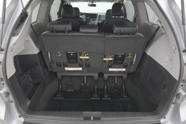 Photo of 2017 Predawn Gray Mica Toyota Sienna