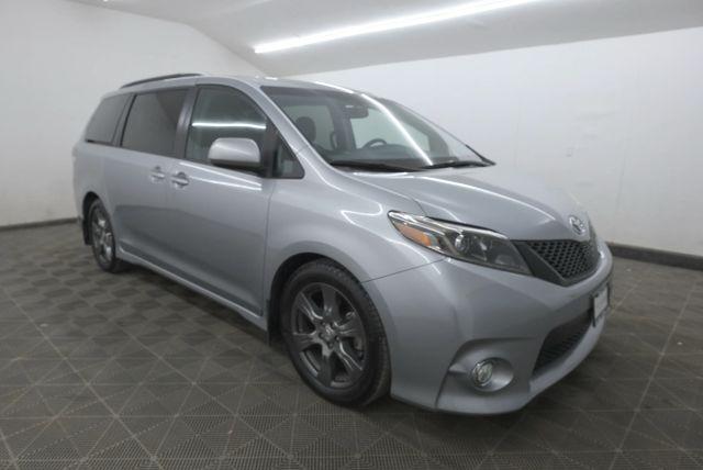 Photo of 2017 Predawn Gray Mica Toyota Sienna