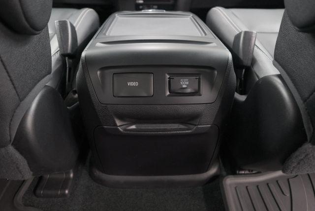 Photo of 2017 Predawn Gray Mica Toyota Sienna