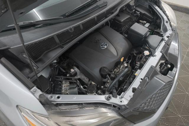 Photo of 2017 Predawn Gray Mica Toyota Sienna