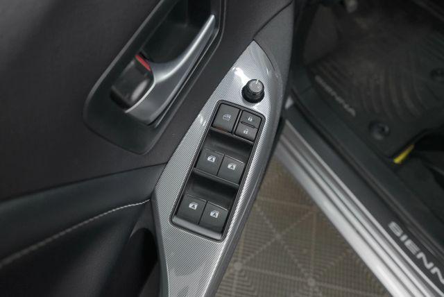 Photo of 2017 Predawn Gray Mica Toyota Sienna