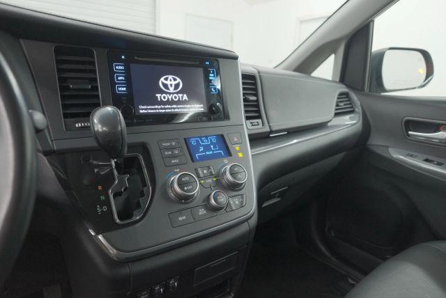 Photo of 2017 Predawn Gray Mica Toyota Sienna