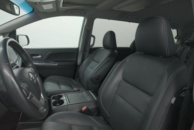 Photo of 2017 Predawn Gray Mica Toyota Sienna