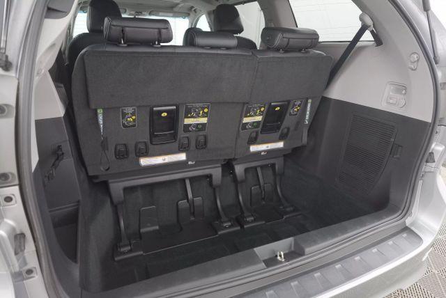Photo of 2017 Predawn Gray Mica Toyota Sienna