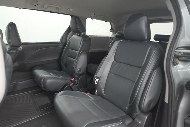 Photo of 2017 Predawn Gray Mica Toyota Sienna