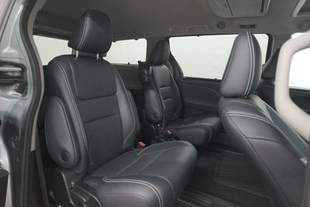 Photo of 2017 Predawn Gray Mica Toyota Sienna
