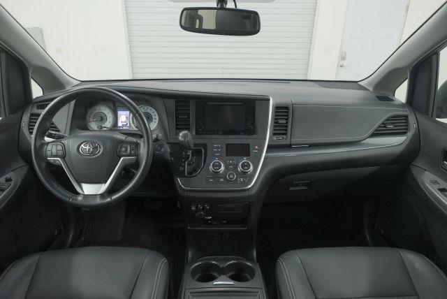 Photo of 2017 Predawn Gray Mica Toyota Sienna