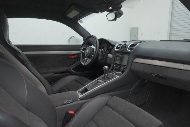 Photo of 2016 White Porsche Cayman