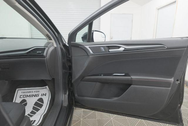 Photo of 2015 Tuxedo Black Metallic Ford Fusion