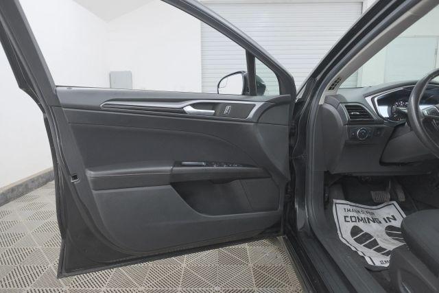Photo of 2015 Tuxedo Black Metallic Ford Fusion