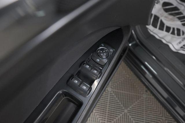 Photo of 2015 Tuxedo Black Metallic Ford Fusion