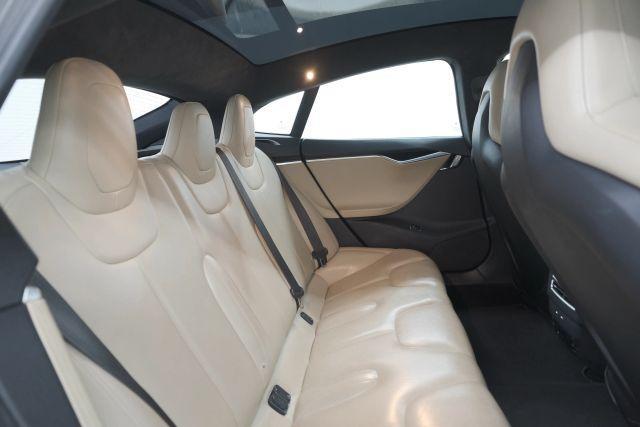 Photo of 2017 Deep Blue Metallic Tesla Model S