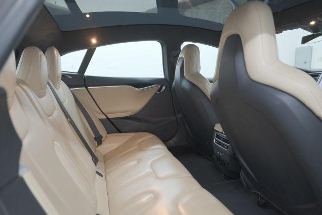 Photo of 2017 Deep Blue Metallic Tesla Model S