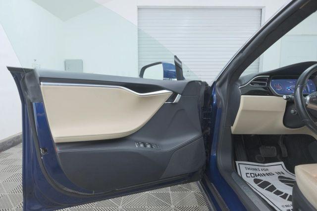 Photo of 2017 Deep Blue Metallic Tesla Model S