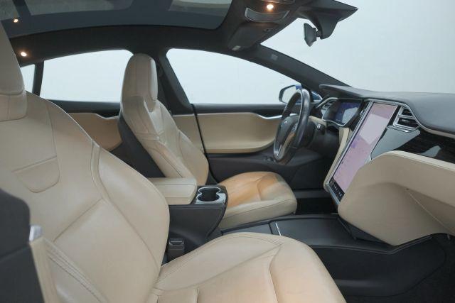 Photo of 2017 Deep Blue Metallic Tesla Model S