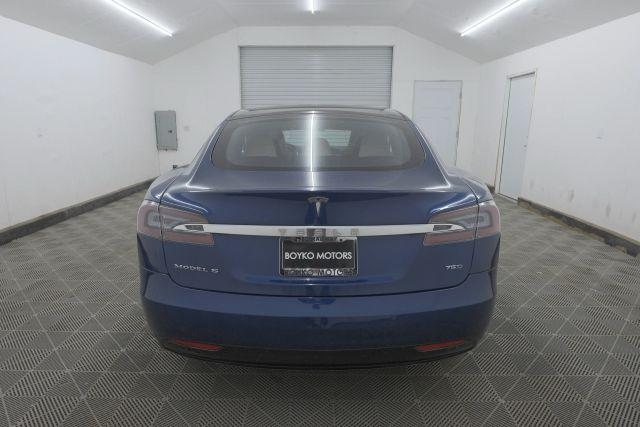 Photo of 2017 Deep Blue Metallic Tesla Model S