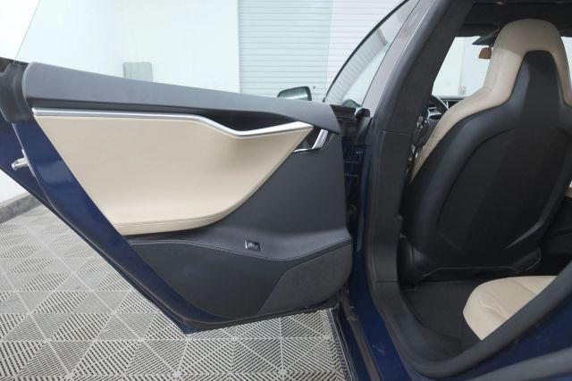 Photo of 2017 Deep Blue Metallic Tesla Model S