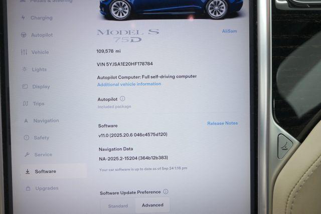 Photo of 2017 Deep Blue Metallic Tesla Model S