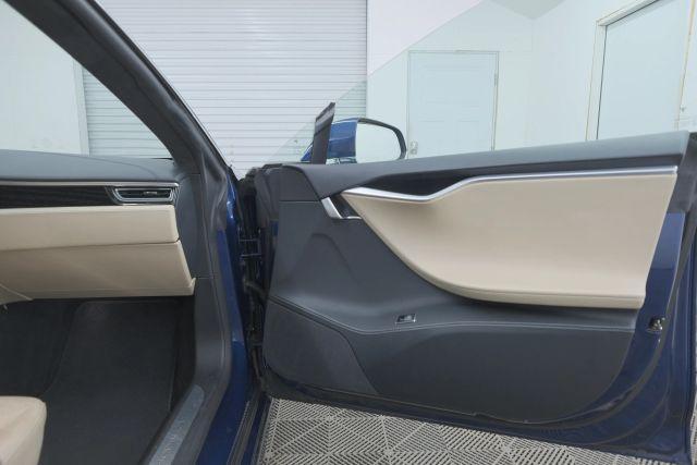 Photo of 2017 Deep Blue Metallic Tesla Model S