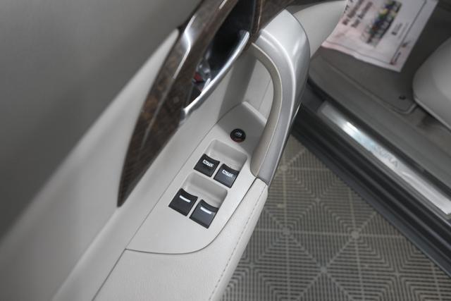 Photo of 2010 Polished Metal Metallic Acura MDX