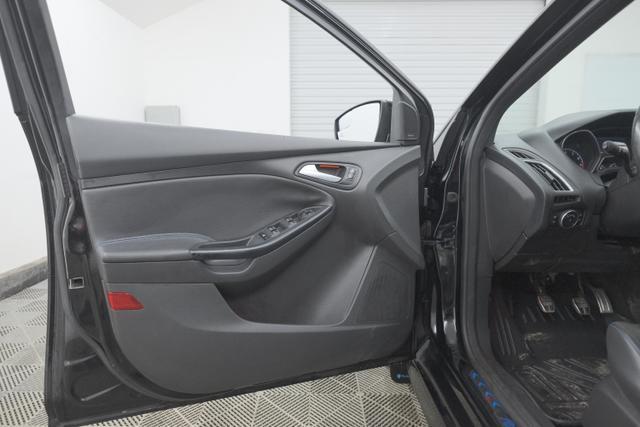 Photo of 2017 Shadow Black Ford Focus RS