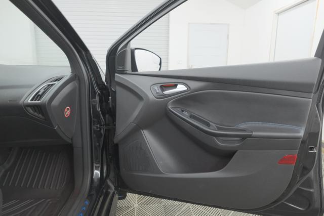 Photo of 2017 Shadow Black Ford Focus RS