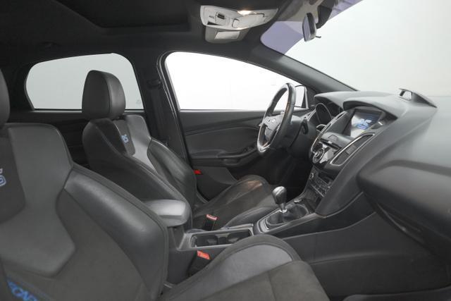 Photo of 2017 Shadow Black Ford Focus RS