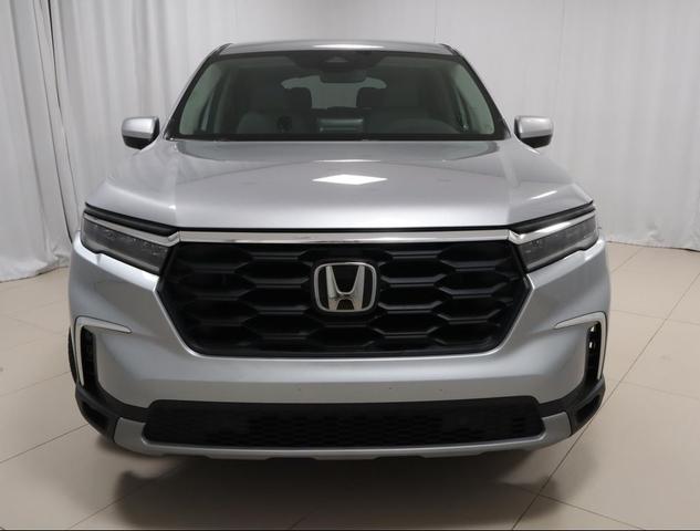 Photo of 2024 Lunar Silver Metallic Honda Pilot