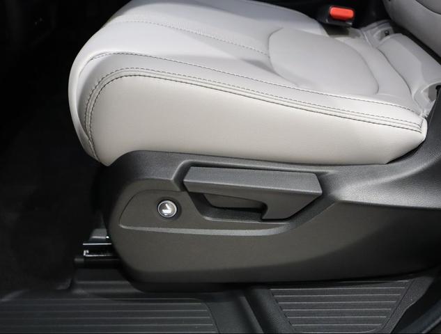 Photo of 2024 Lunar Silver Metallic Honda Pilot