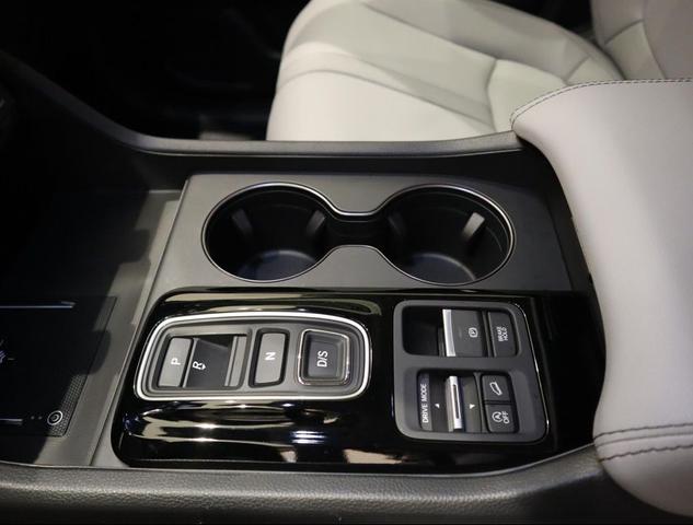 Photo of 2024 Lunar Silver Metallic Honda Pilot