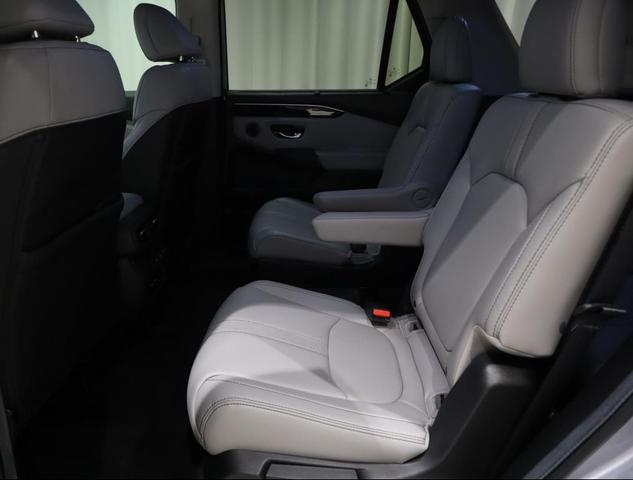 Photo of 2024 Lunar Silver Metallic Honda Pilot