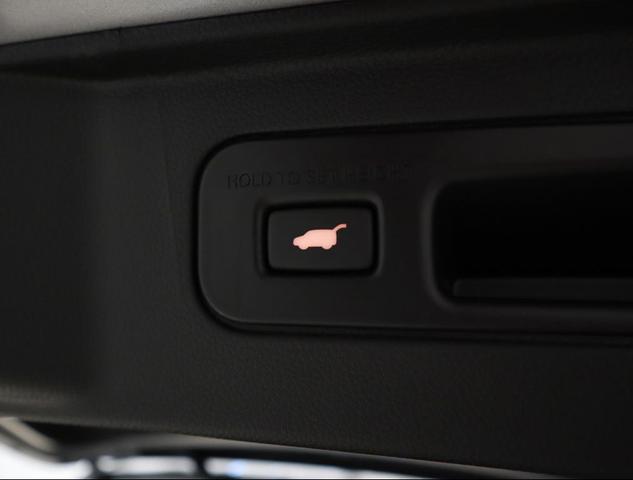 Photo of 2024 Lunar Silver Metallic Honda Pilot