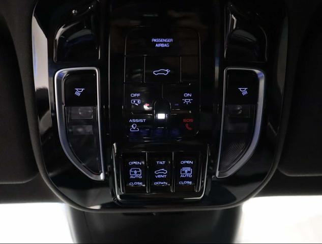 Photo of 2023 Nero Tempesta Metallic Maserati Grecale
